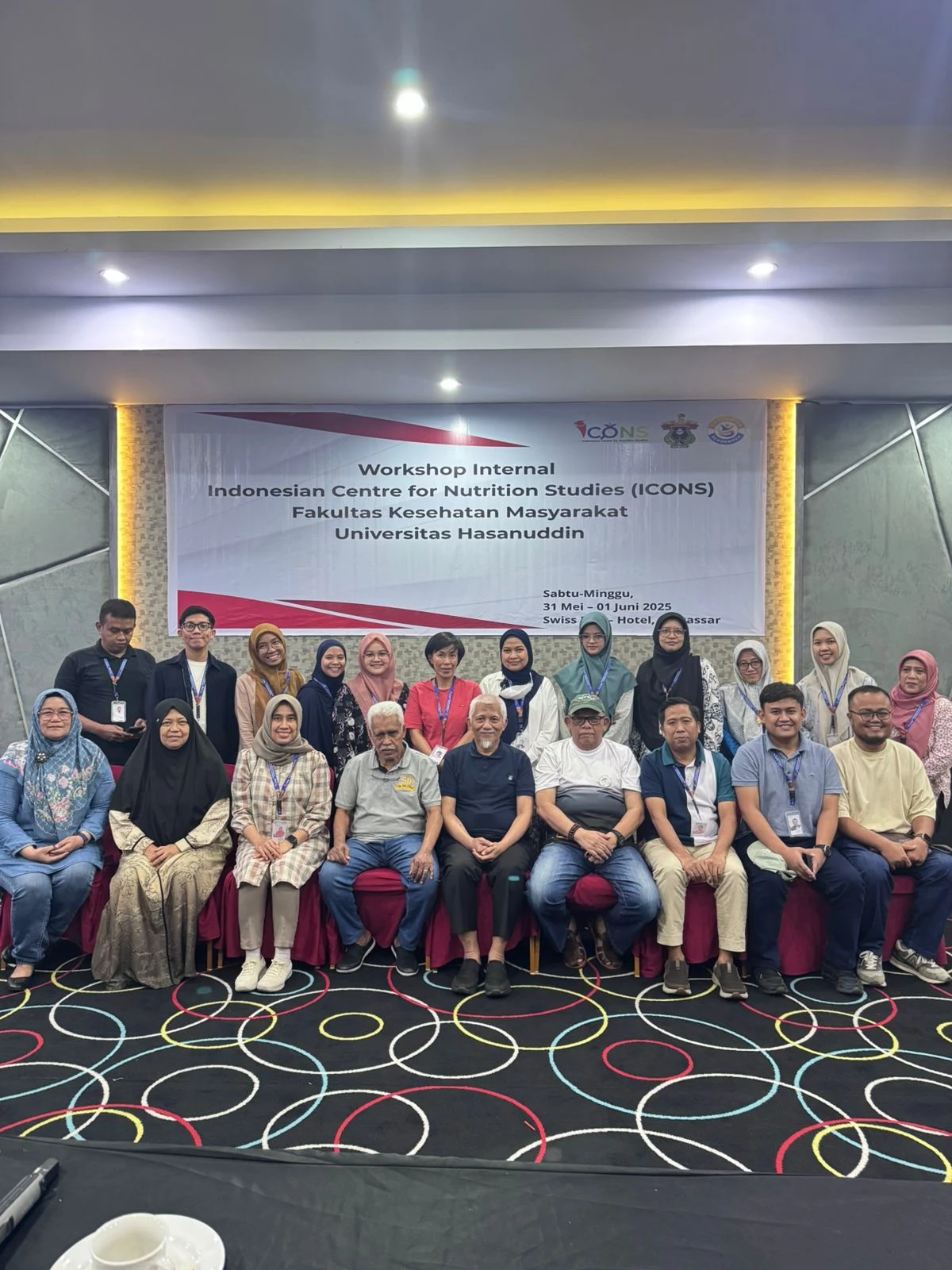 Bersama-sama merumuskan visi dan memperkuat kolaborasi untuk masa depan gizi Indonesia! Keluarga besar Indonesian Center for Nutrition Studies (ICONS) FKM Unhas setelah Workshop Internal yang produktif pada 31 Mei - 1 Juni 2025 di Makassar. Semangat untuk kontribusi yang lebih besar!Kredit: FKM Unhas.